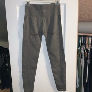 NVGTN Women’s Seamless Leggings